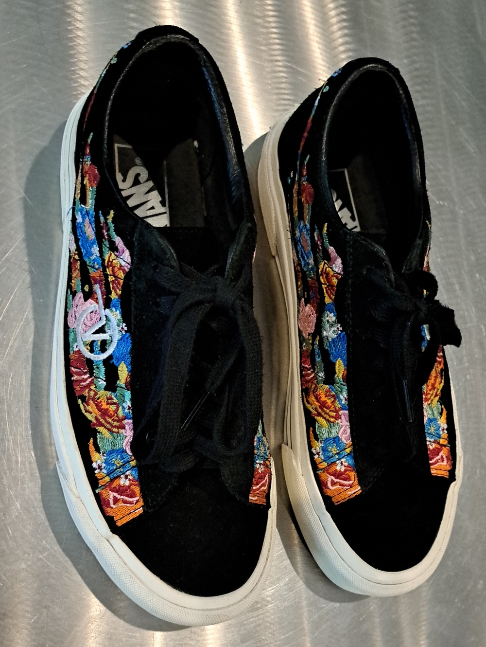 Unisex VANS OFF THE WALL Blk Suede Sneakers W Colorful Floral Embroidery. W 8.5